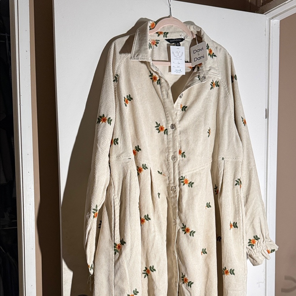 DAVI & DANI Cream Floral Dress